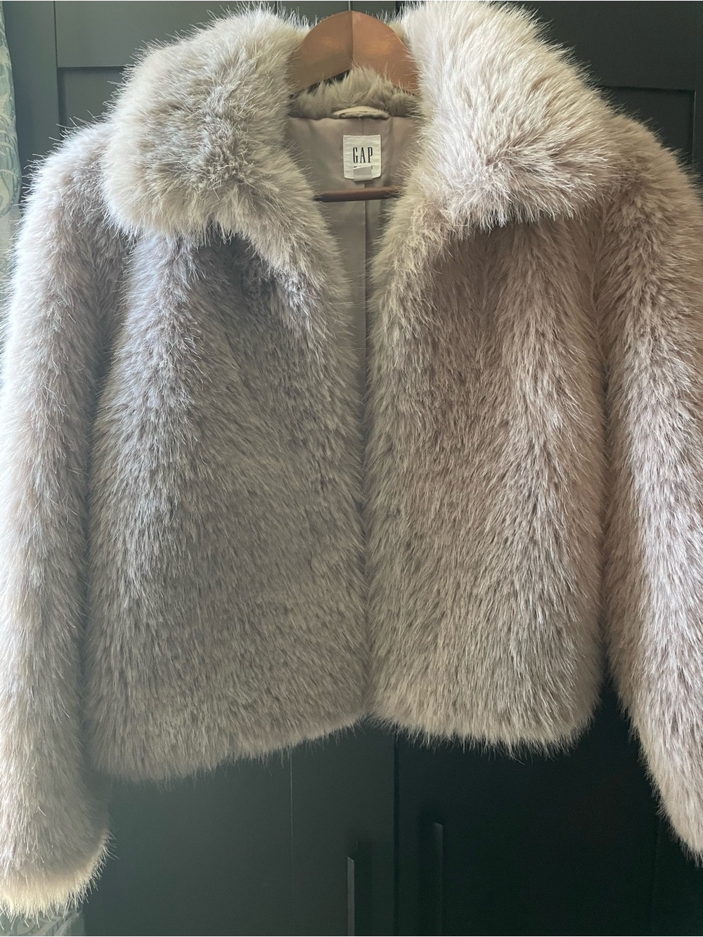 New GAP Faux Fur Jacket in color Quail